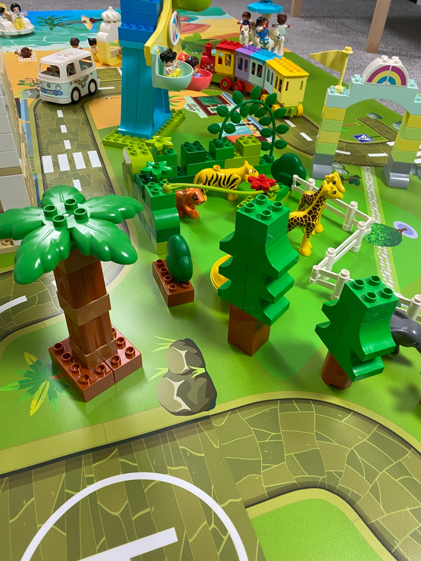 Mata do zabawy z klockami i nie tylko Wakacje na wyspie