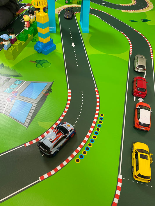 Mata do zabawy z klockami i nie tylko Tor wyścigowy (rozmiar L)