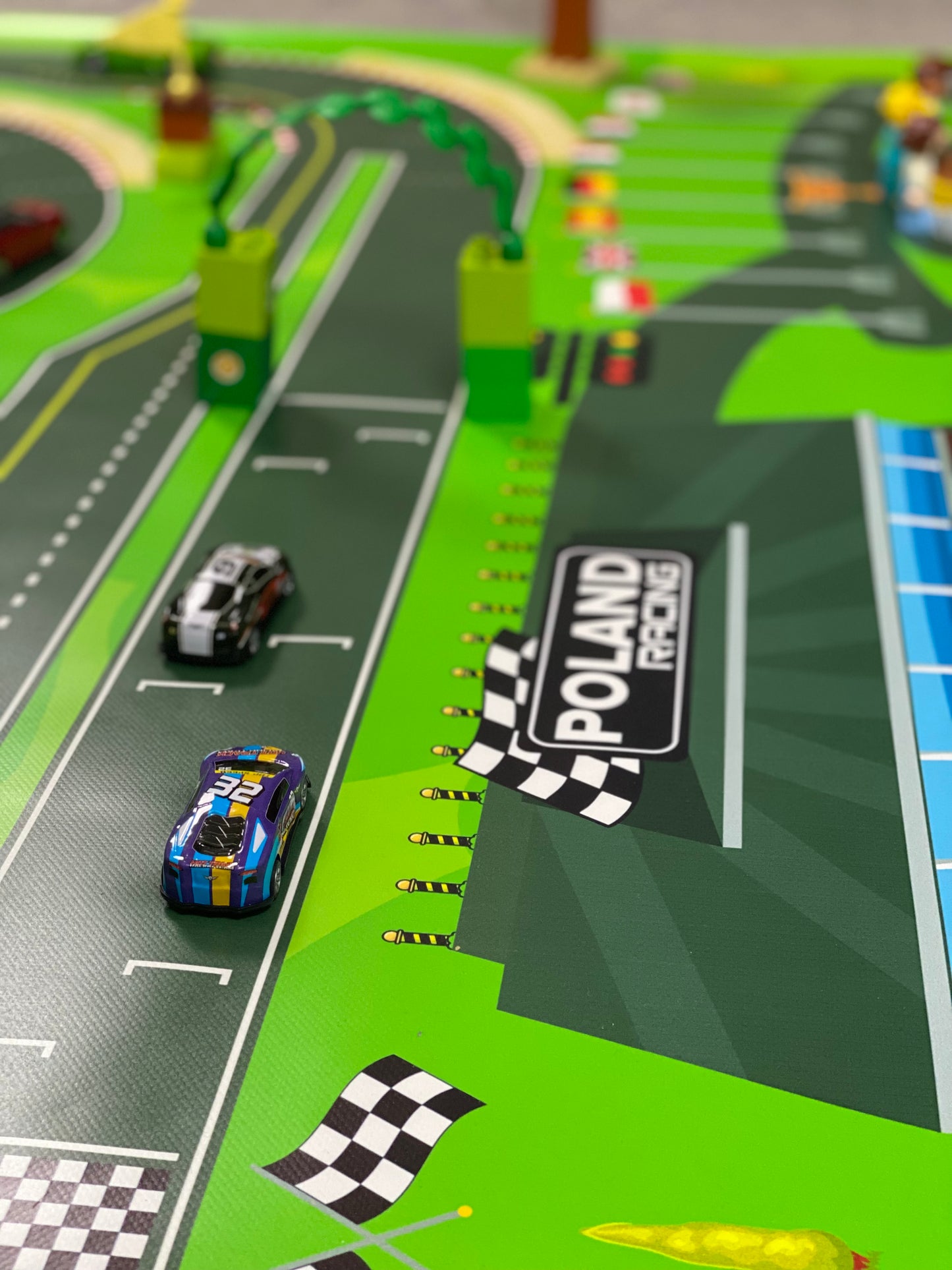 Mata do zabawy z klockami i nie tylko Tor wyścigowy