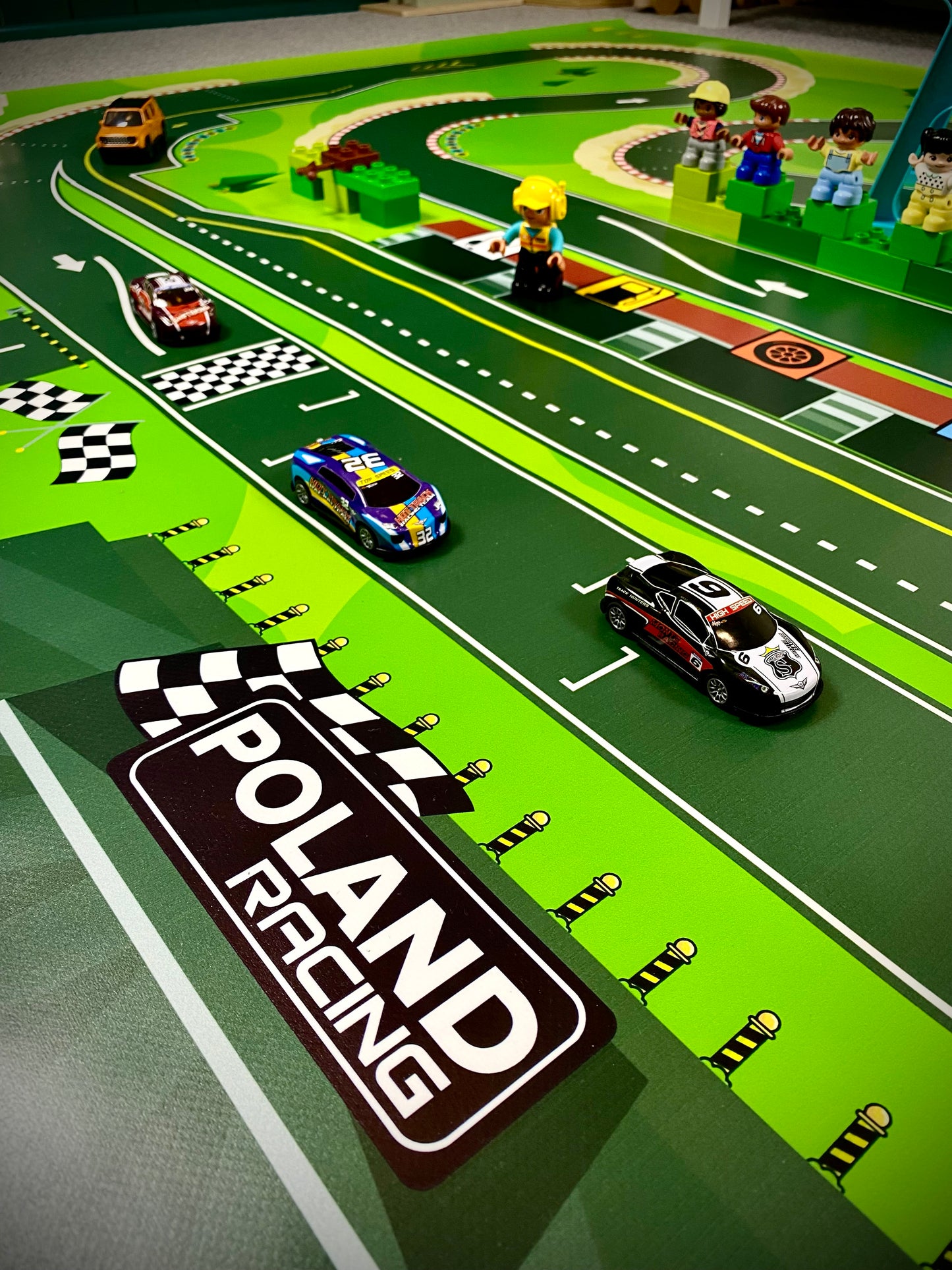 Mata do zabawy z klockami i nie tylko Tor wyścigowy