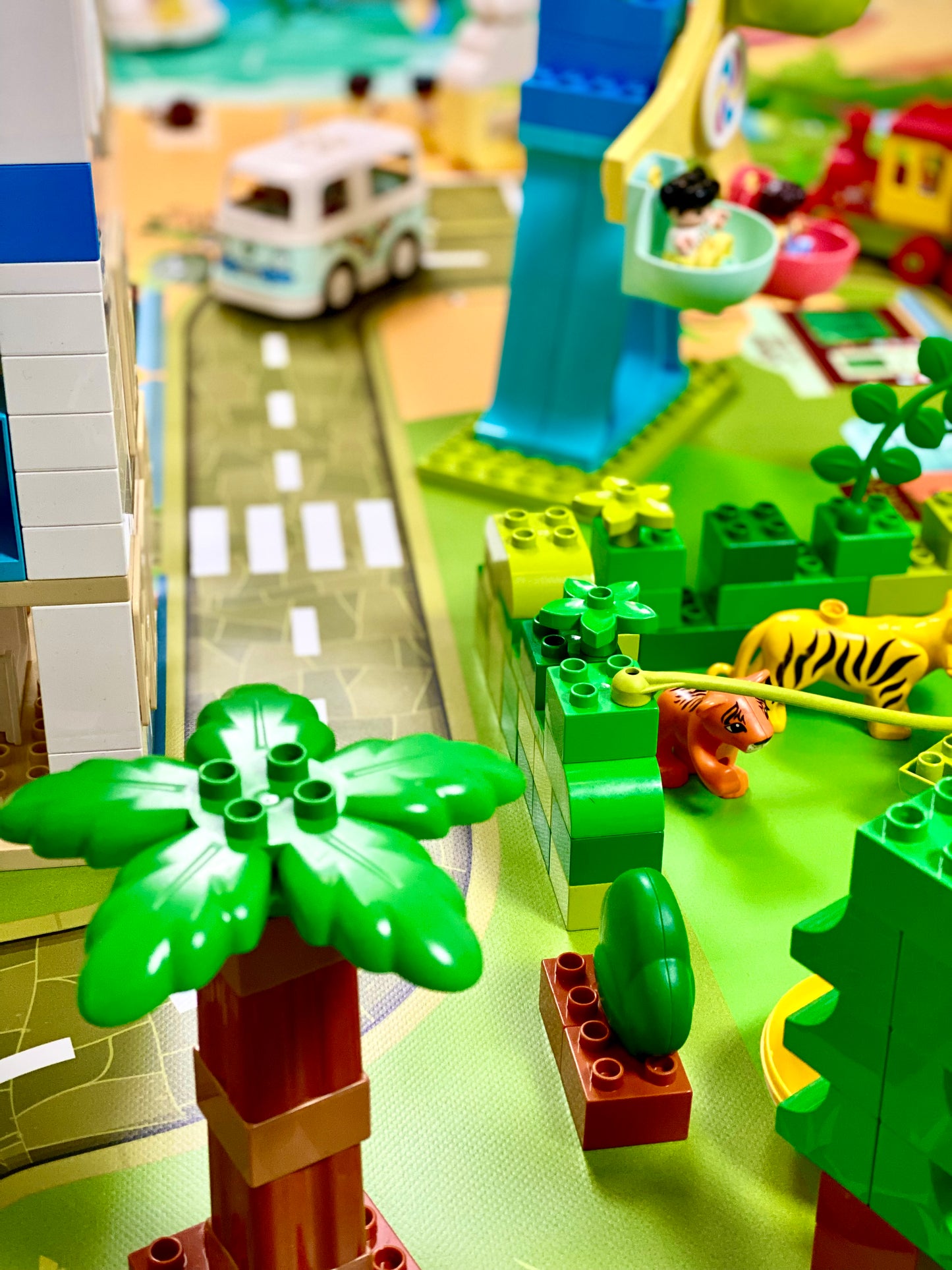 Mata do zabawy z klockami i nie tylko Wakacje na wyspie