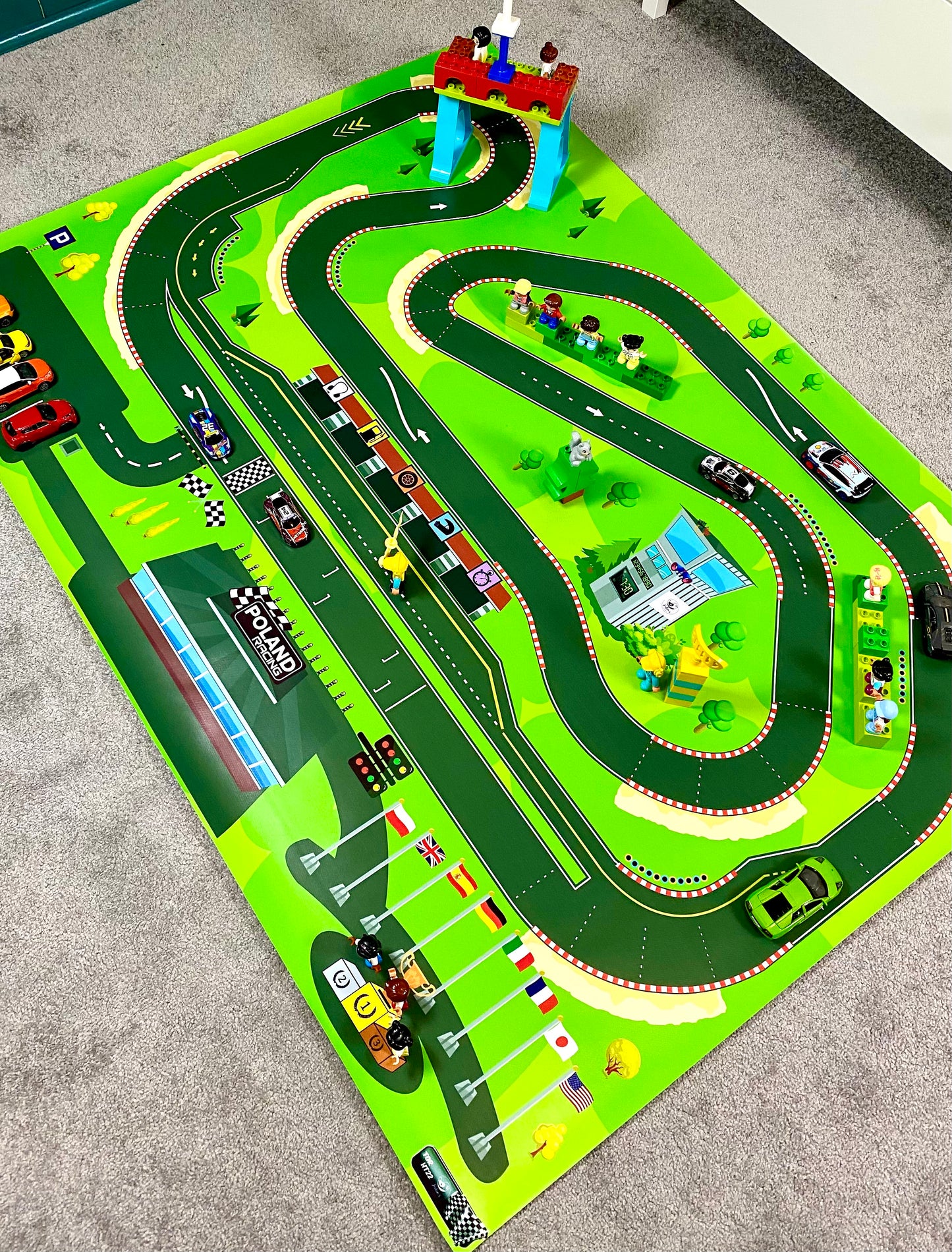 Mata do zabawy z klockami i nie tylko Tor wyścigowy